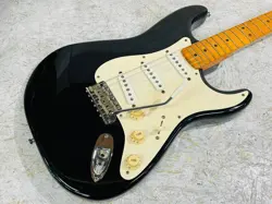 FENDER AMERICAN VINTAGE 57 STRATOCASTER USED MAPLE FINGERBOARD BLACK W/HARD CASE