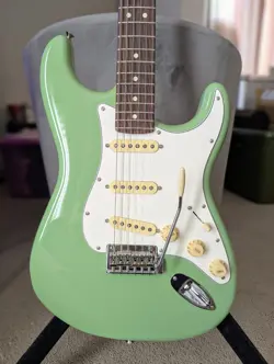 GUITAR ROSEWOOD BIRCH