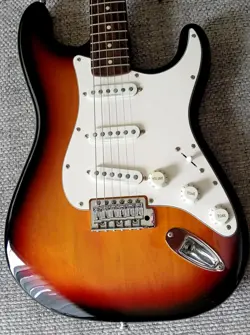 SQUIER STRATOCASTER 3-TONE
