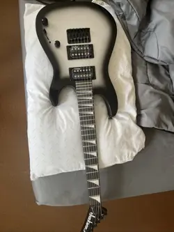 JACKSON JS SERIES DINKY JS11 ELECTRIC GUITAR WITH FENDER MINI TWIN AMP