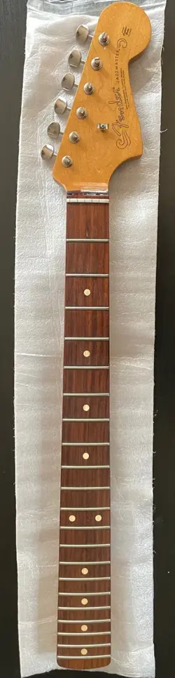 LOCKING TUNERS. ROSEWOOD