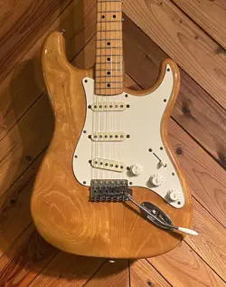 SERIAL 1980S STRATOCASTER