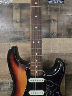 SIGNATURE STRATOCASTER SUNBURST