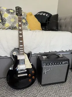 EPIPHONE LES PAUL GUITAR W FENDER CHAMPION 20 AMP - $500