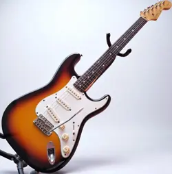 33 STRATOCASTER MADE