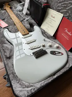 2024 FENDER AMERICAN ULTRA II STRATOCASTER - AVALANCHE WHITE