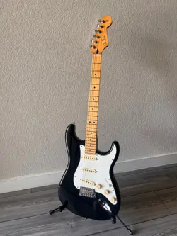 2024 FENDER PLAYER II STRATOCASTER - BLACK W/MAPLE FB