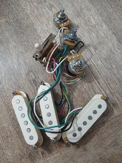 2000S FENDER AMERICAN DELUXE STRATOCASTER SCN PICKUP SET WITH POTS, 3 WAY SWITCH