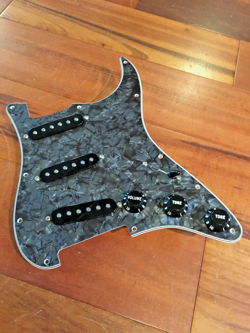 FENDER PLAYER STRAT STRATOCASTER HOT 8K ALNICO 5 PICKUPS BLACK MOTO PICKGUARD