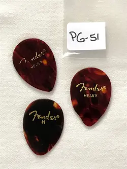 THREE FENDER PICKS (HEAVY) PG-51