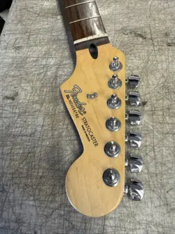 STRATOCASTER STANDARD GUITAR