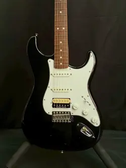 FENDER JAPAN ST-STD USED BASSWOOD BODY ROSEWOOD FINGERBOARD BLACK W/SOFT CASE