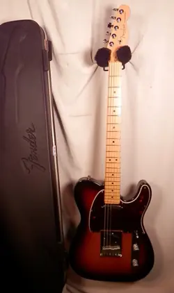 FENDER AMERICAN TELECASTER 3-COLOR SUNBURST ELECTRIC GUITAR WITH CASE USED 2001