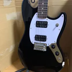 SQUIER FENDER MUSTANG