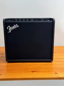 BLACK FENDER MUSTANG LT25 ELECTRIC GUITAR AMPLIFIER WITH POWER CORD