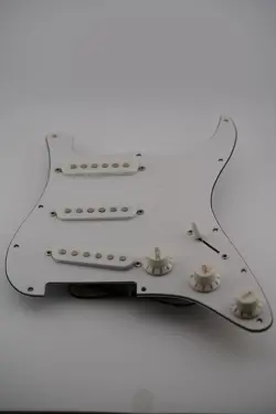 GENUINE FENDER STRAT LOADED SSS PICKGUARD WHITE AFFINITY STRATOCASTER