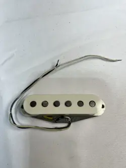 VINTAGE 1970'S FENDER STRATOCASTER GUITAR PICKUP VINTAGE FENDER STRATOCASTER PIC