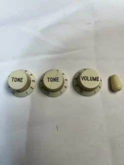 VINTAGE FENDER 1988 STRATOCASTER KNOBS AND PICKUP SELECTOR PIECE VINTAGE
