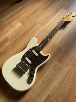 SHIPPING INCLUDED FENDER JAPAN MUSTANG