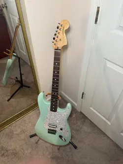 2002 FENDER TOM DELONGE SIGNATURE MODEL STRATOCASTER SURF GREEN MIM