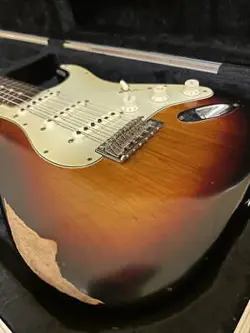 FENDER ROAD WORN '60S STRATOCASTER 2011