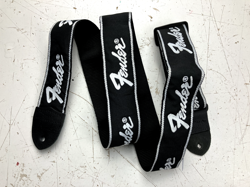 USED FENDER RUNNING LOGO GUITAR STRAP (BLACK/WHITE)