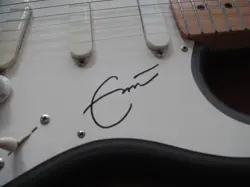 STRATOCASTER SIGNATURE