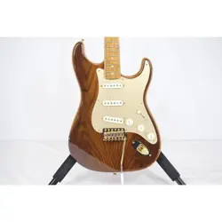ARTISAN STRATOCASTER FIG