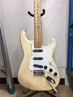 FENDER JAPAN ST72 STRATOCASTER TYPE