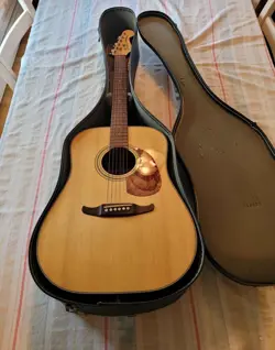 USED FENDER REDONDO KOREAN BUILT DREADNOUGHT ACOUSTIC GUITAR WITH FENDER CASE