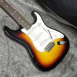 FENDER MADE IN JAPAN TRADITIONAL LATE 60S STRATOCASTER RW 3 COLOR SUNBURST