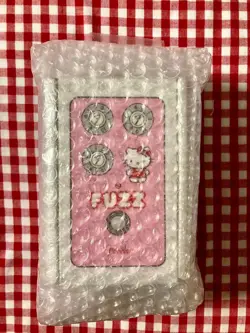 BRAND NEW UNOPENED FENDER HELLO KITTY FUZZ FUZZ HELLO KITTY FENDER PENO.58