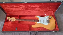 FENDER CLASSIC SERIES '70S STRATOCASTER ELECTRIC GUITAR NATURAL + HARD CASE