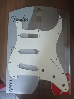 GENUINE FENDER GUITAR PICKGUARD STRAT P.N. 099-2140-000
