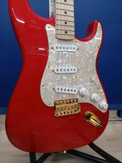 MAMI STRAT-RED USED