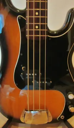 ELECTRIC BASS GUITAR FENDER JV62 SUNBURST MADE IN JAPAN S/N N045845 WITH GIG BAG