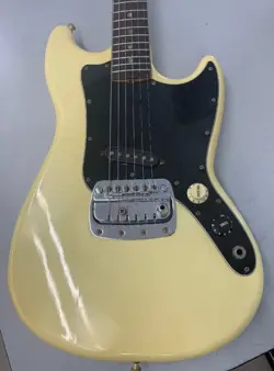 ELECTRIC GUITAR FENDER BRONCO 1977-1978 S/N S801363 MADE IN USA WITH HARD CASE