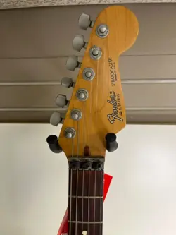 STRATOCASTER W/CASE
