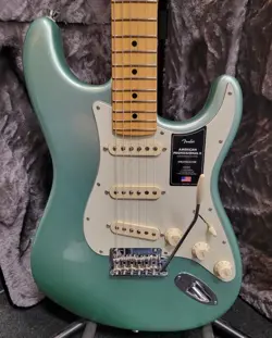 FENDER AMERICAN PROFESSIONAL II STRATOCASTER STRAT MYSTIC SURF GREEN W/CASE