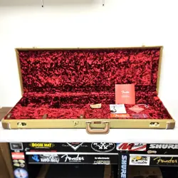 FENDER AMERICAN VINTAGE II '57 REISSUE STRAT HARDSHELL GUITAR CASE BROWN TOLEX