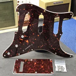 90'S FENDER USA ROADHOUSE STRATOCASTER 4-PLY PICKGUARD FOR AMERICAN STRAT GUITAR