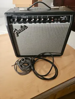 AMPLIFIER WITH CABLES