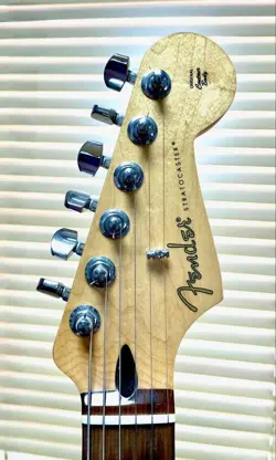 PLAYER STRATOCASTER 75TH