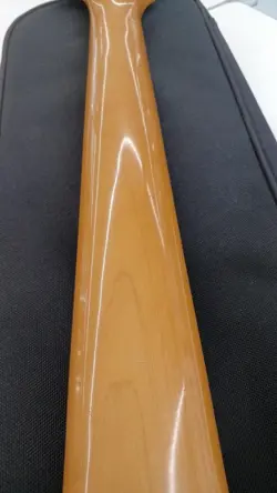MAPLE NECK ROSEWOODFINGERBOARD