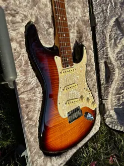 ELITE STRATOCASTER LIMITED