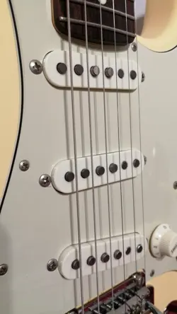 FENDER JUNIOR COLLECTION STRATOCASTER ELECTRIC GUITAR USED