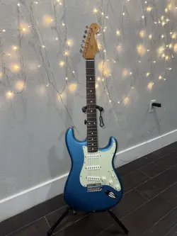 FENDER VINTERA II 60S STRATOCASTER ELECTRIC GUITAR LAKE PLACID BLUE