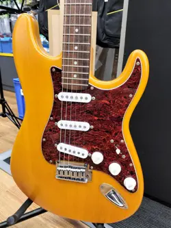 SQUIER BY FENDER / STRATOCASTER (NO250726)