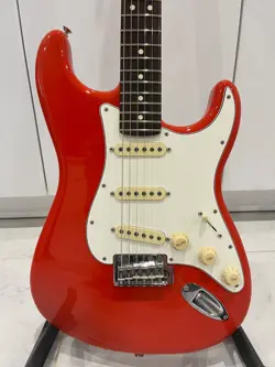 2025 FENDER PLAYER II STRATOCASTER - CORAL RED -EXCELLENT CONDITION