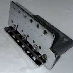 50-60S  ? FENDER  STRATOCASTER TREMOLO PLATE